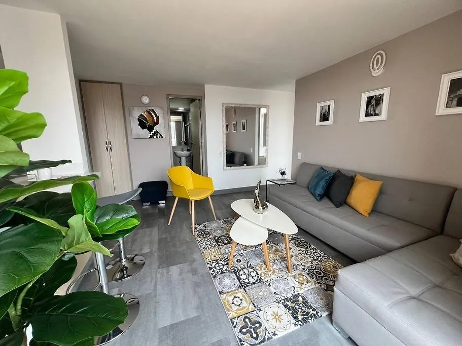 Beautiful Renovated Apart 23Rd Floor - View contacts